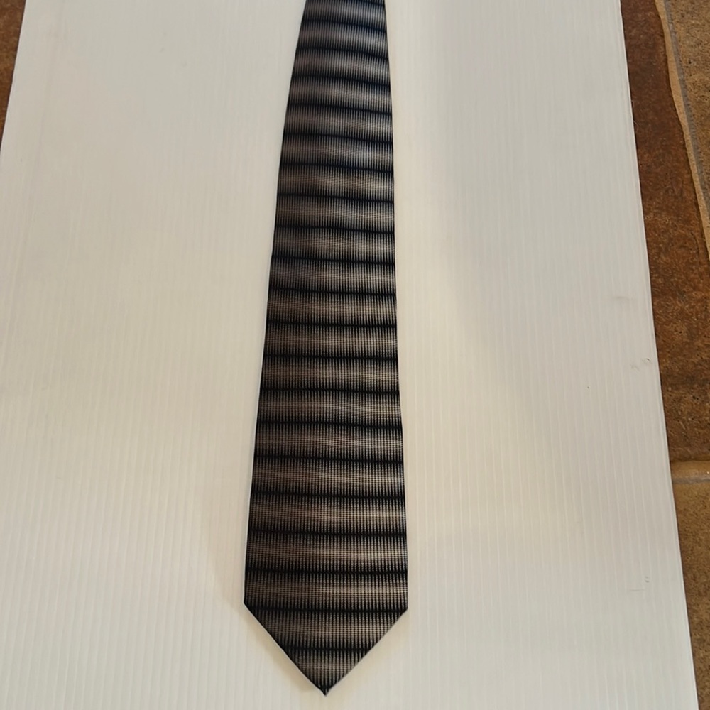 Farentino Ferre Made in Italy 100% silk tie.